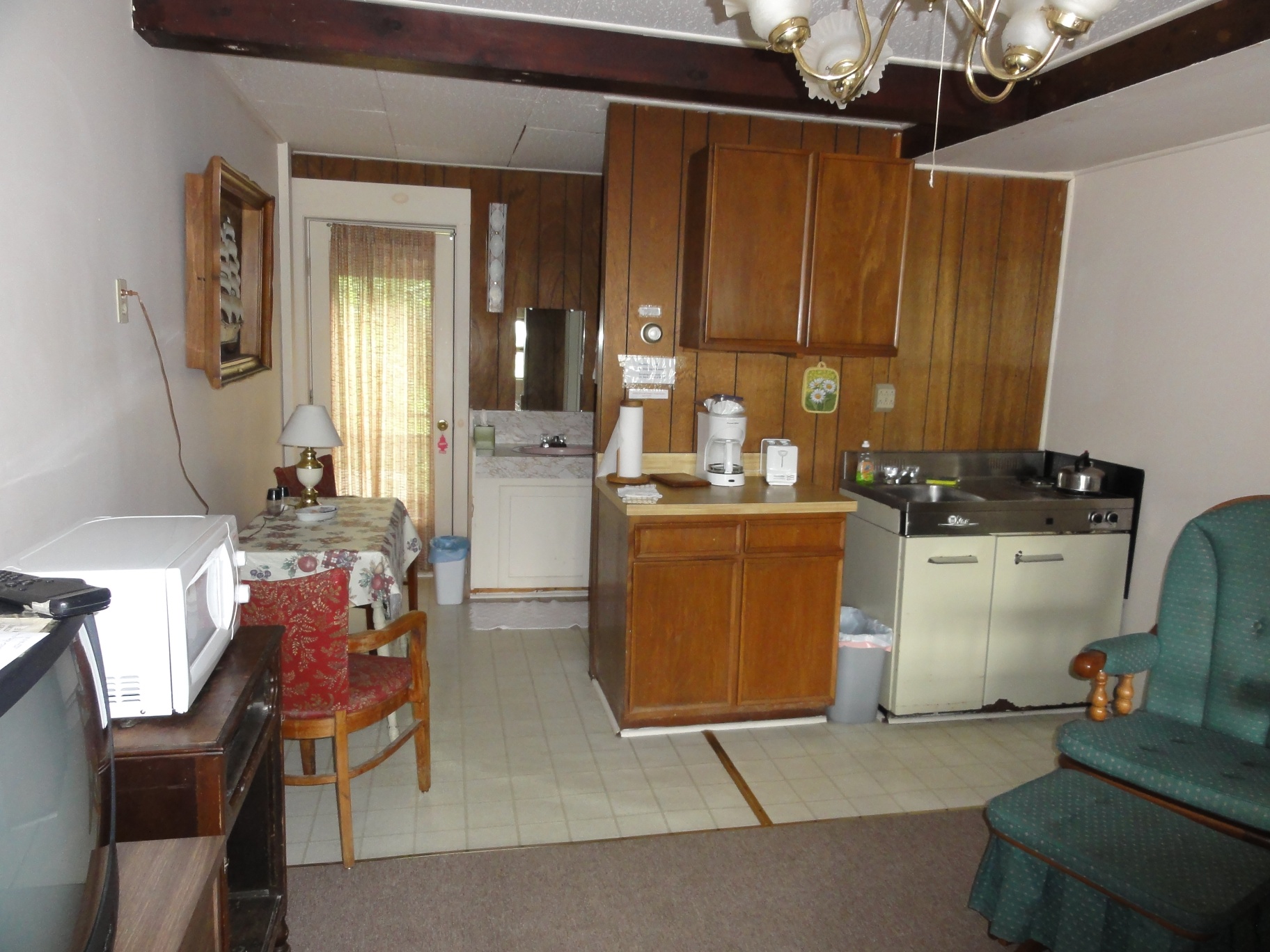 1 bedroom kitchen dining area